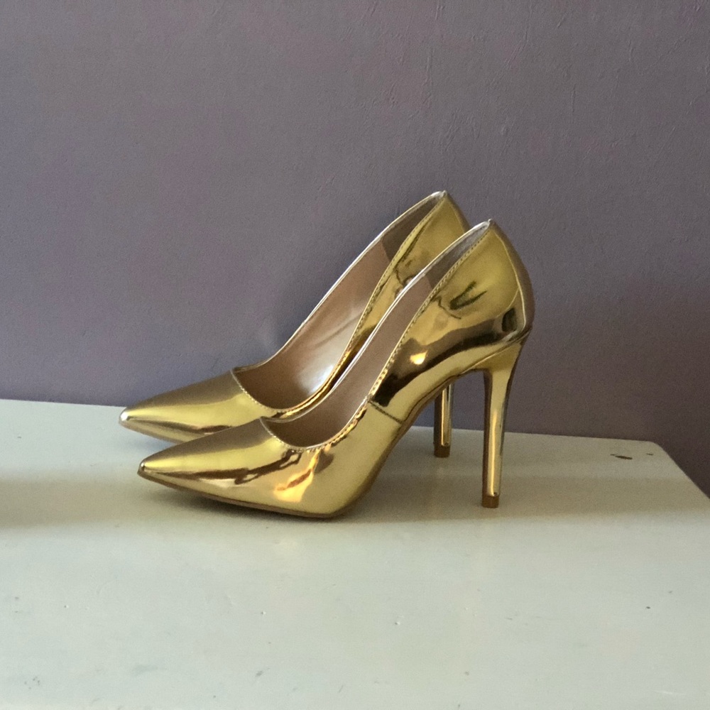 Qupid Gold Kitten Heel Pumps. Size 6